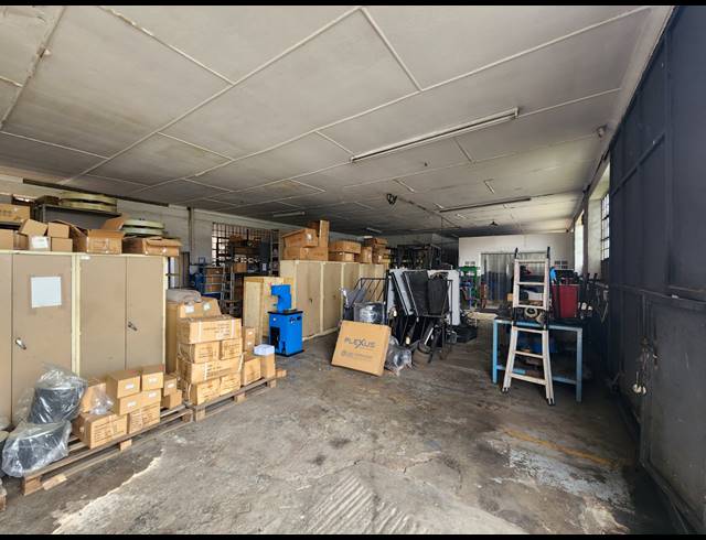 399M² WAREHOUSE TO LET IN WYCHWOOD
